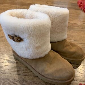 UGG Boots Cozy & Stylish Size 10